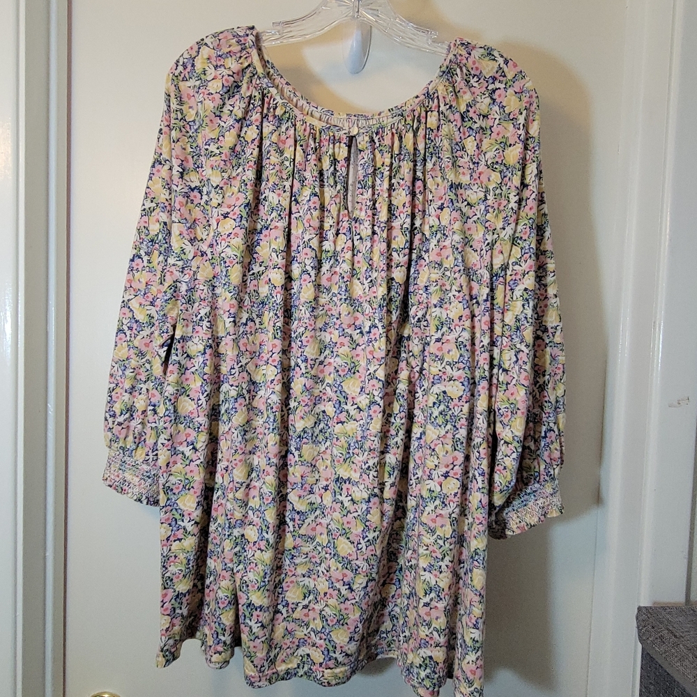 CHAPS LADIES 3X FLORAL 3/4 SLEEVE BLOUSE SHIRRED ELASTIC CUFFS.